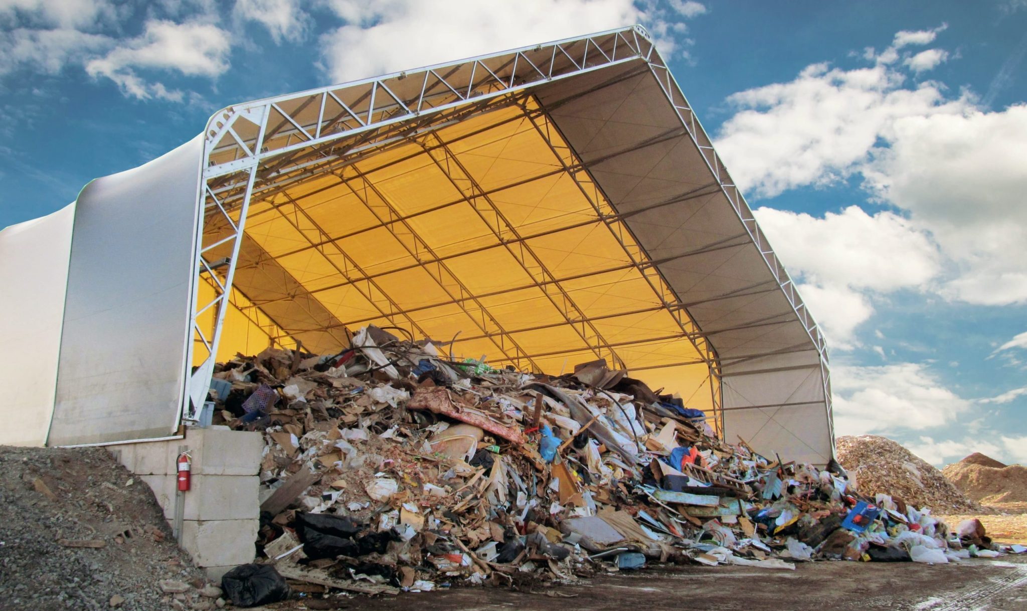 Pourquoi les bâtiments toile sont essentiels dans l'industrie des déchets et du recyclage